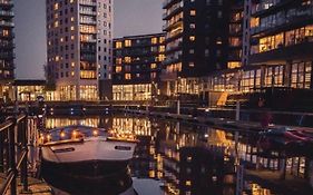 Deluxe City Apt, Riverside Canal View&Free Parking